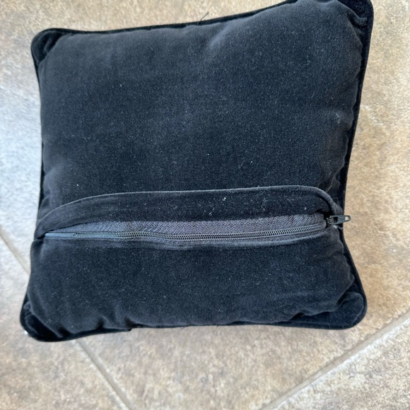 GUC - Fall PUMPKIN Needlepoint Accent Pillow - Picture 5 of 7